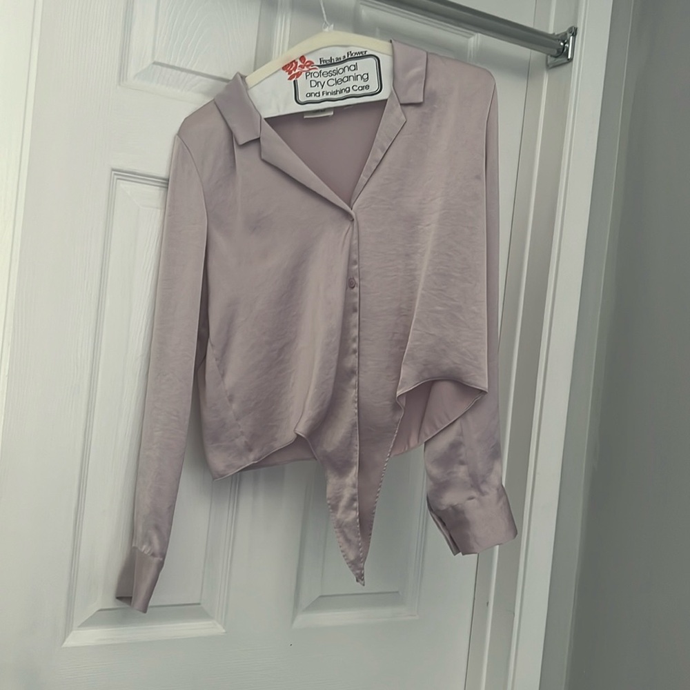 Aritzia wilfred lavender satin top
